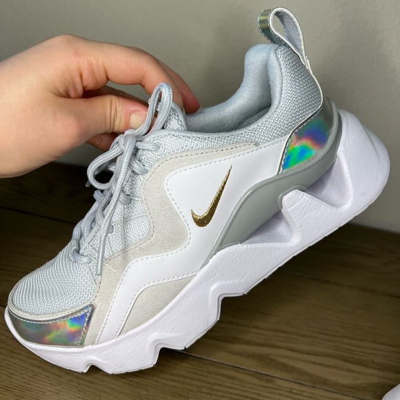 Nike Shoes - Nike Ryz 365 Holographic